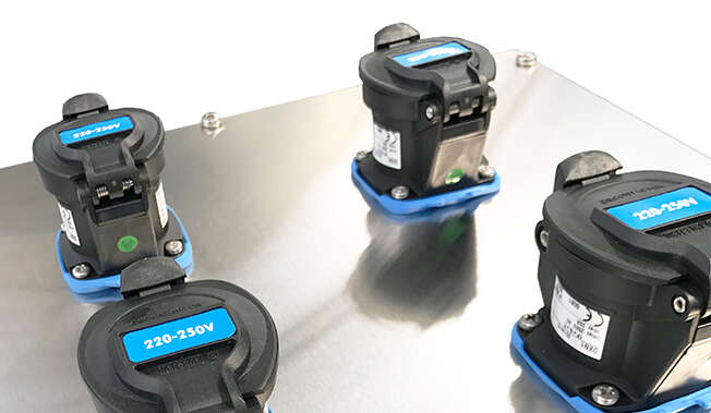 Stecker und Steckdosen Connex · Atex Delvalle